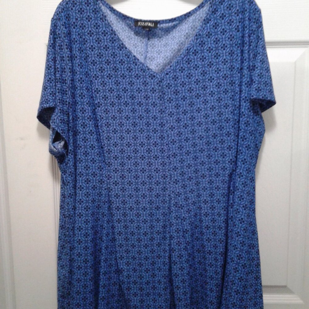 Roz & Ali Woman Blue Blouse w/ Black Flowers  3X